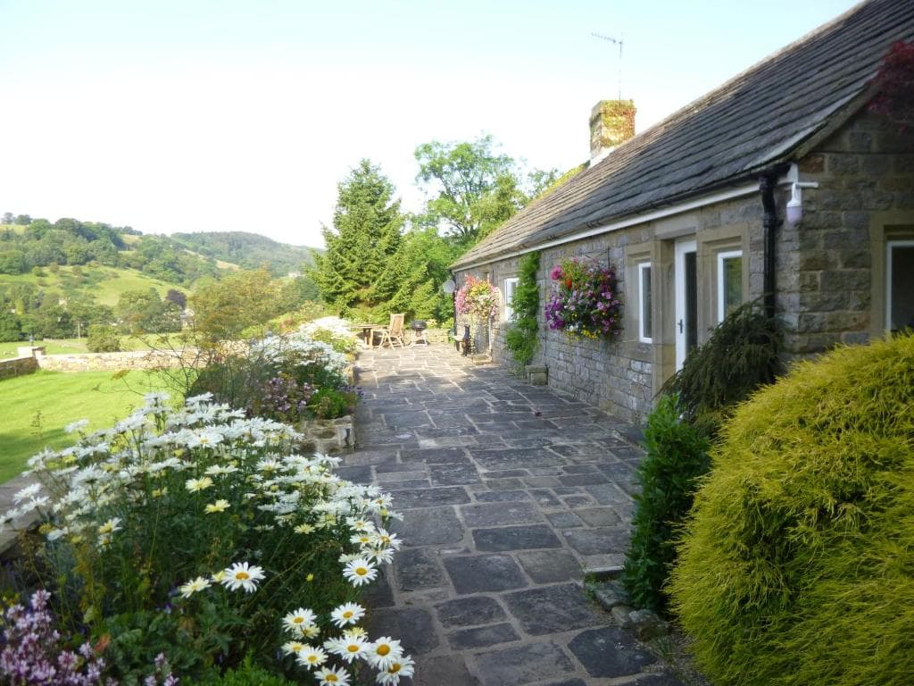 Relaxing getaway, with outstanding views Image 2