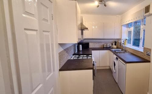 ✪ Spacious Luxury 2-bed w/ parking & garden Image 2
