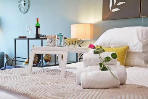 Modern City Centre Studio Apartment - West One Image 1