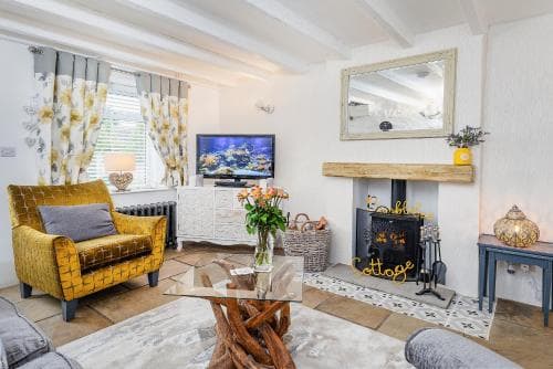 Bumblebee Cottage Image 2