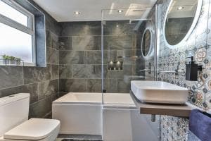 Luxury Spacious Pad with Games Room Image 3