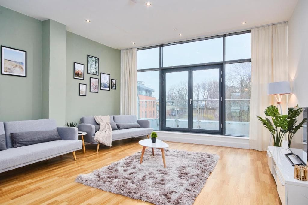 Large Duplex Penthouse - Parking Image 3