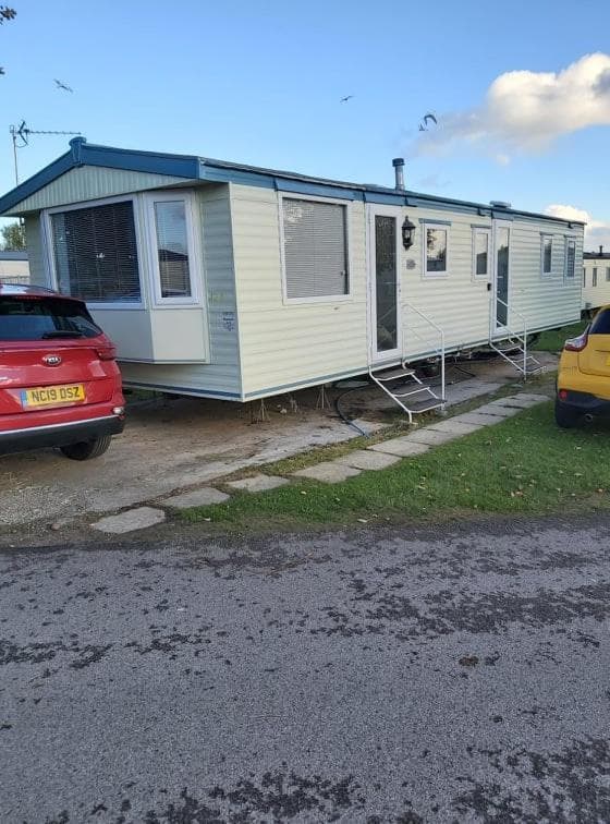Row J26 - 3 Bedroom 6 berth caravan Image 1