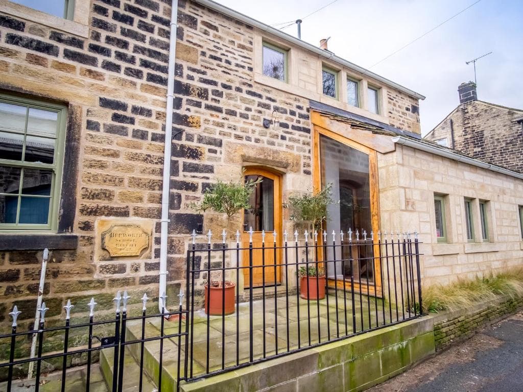 School Cottage Image 1