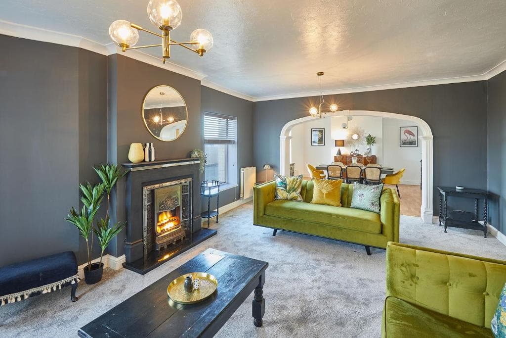 Host & Stay - Regency Mansions Apartment Image 2