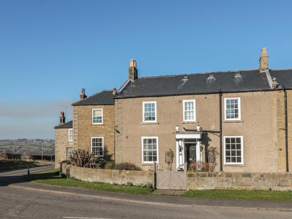 Sneaton Hall Apartment 4, Whitby Image 2