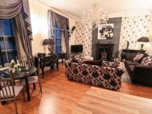 Sneaton Hall Apartment 4, Whitby Image 3