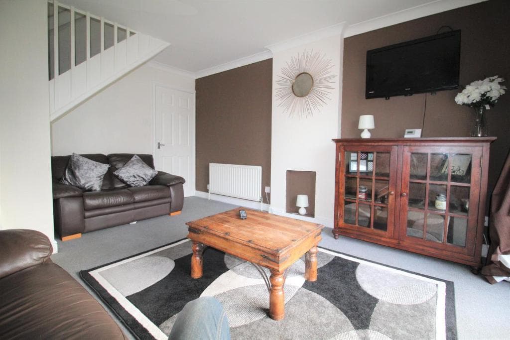 Semi Detached House - Large Enclosed Garden Image 2