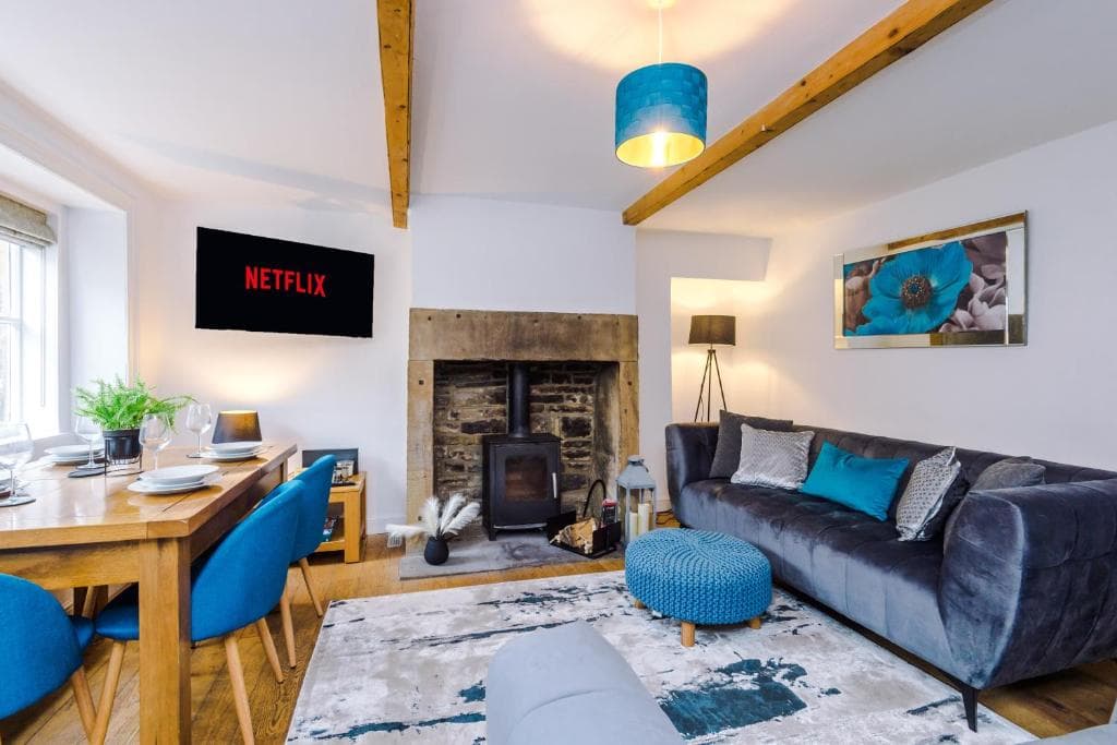 Stunning 3 Bedroom Cottage - Pet Friendly Image 3