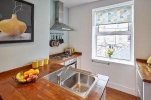 The Granville - Delightful 2-bed Victorian Apartment Image 3