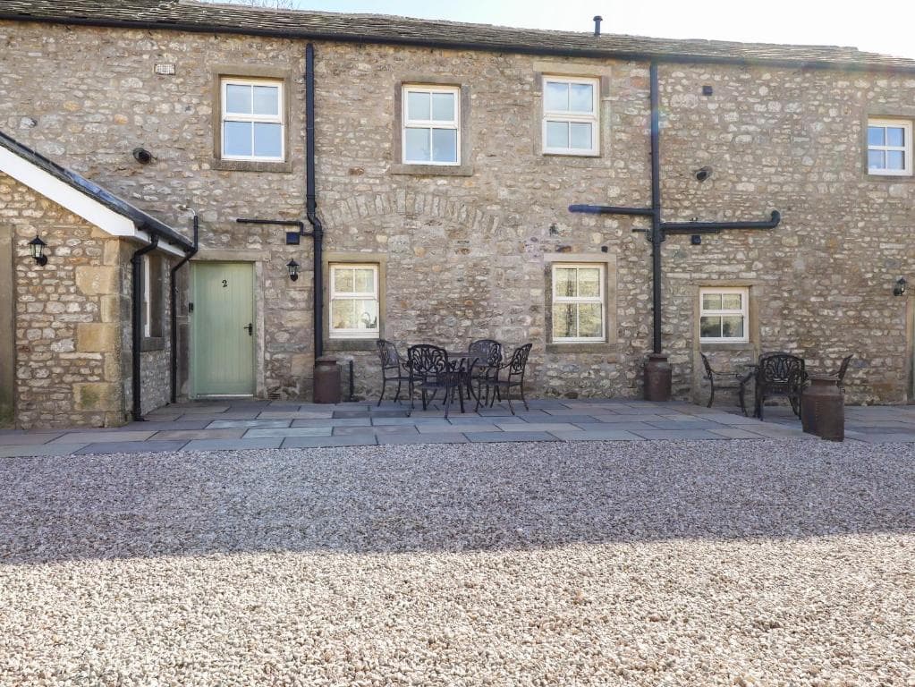 2 Hull House Cottage Image 2