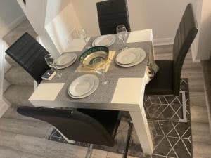 Cheerful -2 Bedroom Holiday Home Image 2