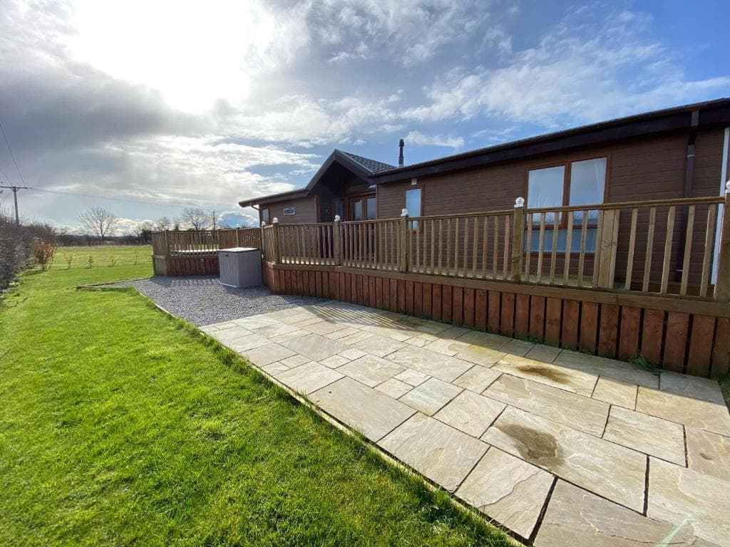 Long Meadow Lodge with Hot Tub Image 3