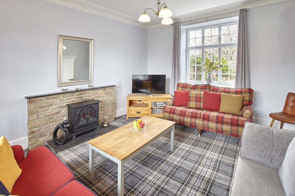 Host & Stay - Buckingham Square Image 1