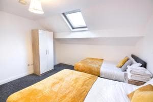 Modern city centre flat with free parking Image 3