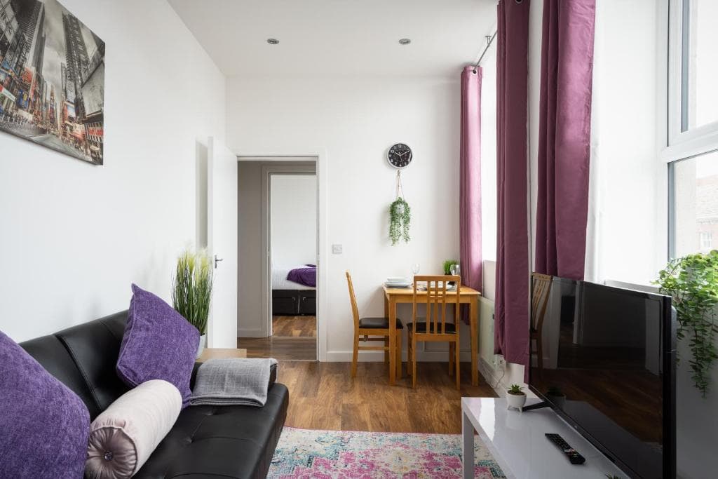 Elite City Stays hosts cosy spacious apartment Image 1