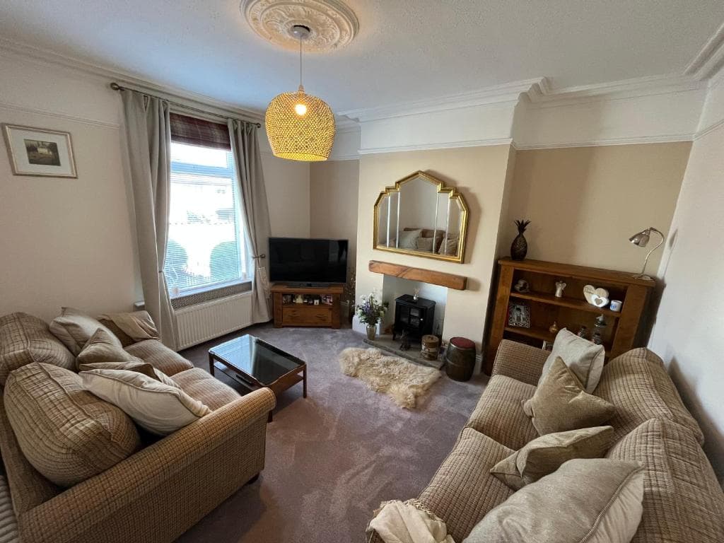 Beautiful 3 Bedroom Home. Entire House Image 1
