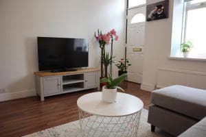 Modern 3-bedrooms house with 6 guests Image 2