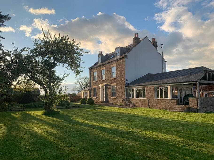 Wressle Grange (farmhouse) Image 1