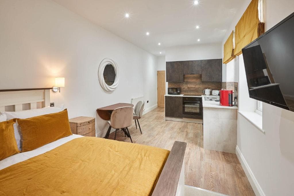 Host & Stay - Studio Pods Image 1