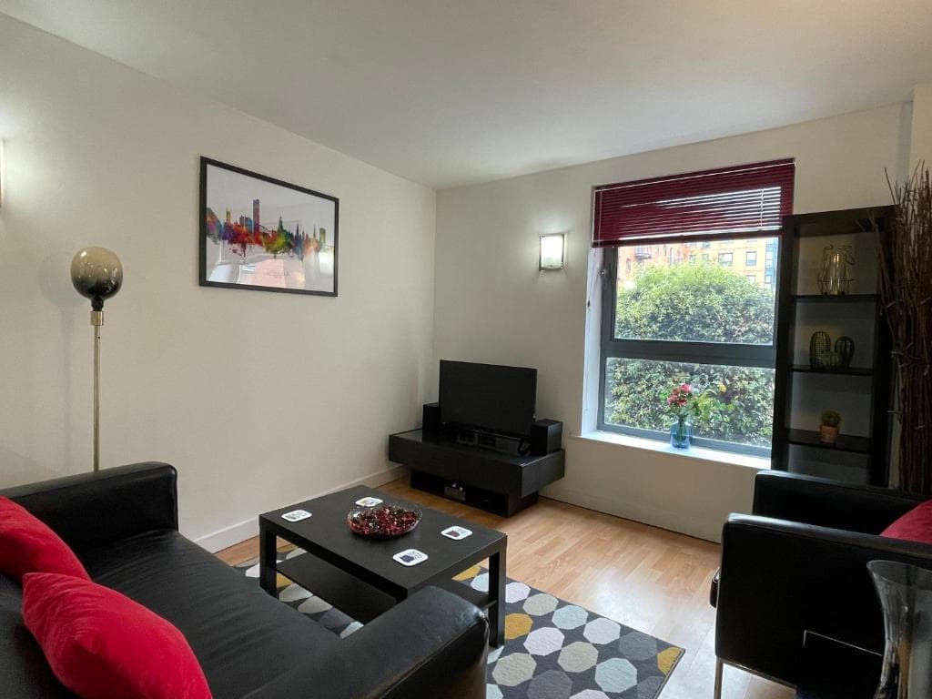 Modern 1-bedroom apartment in city centre Image 1