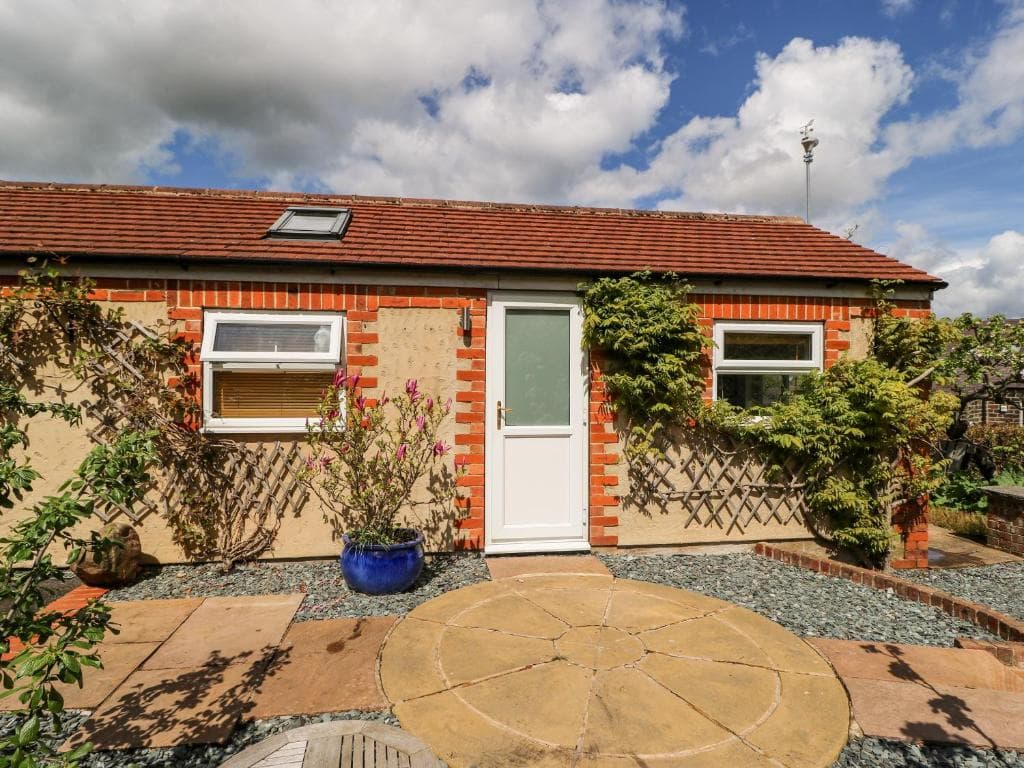 Garden Cottage Image 3