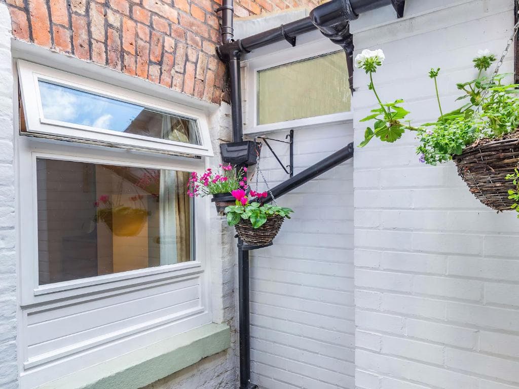 8A Wellington Terrace Image 1