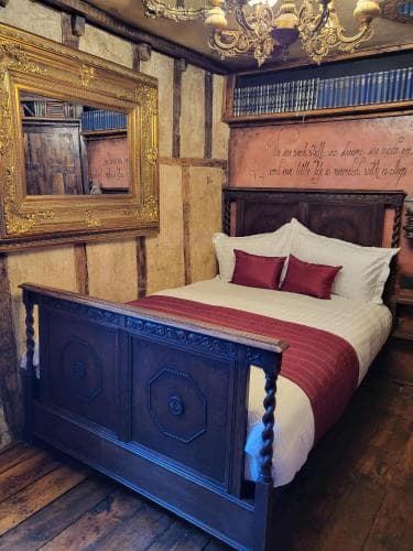 Hocus Pocus Tiny Hotel Image 3