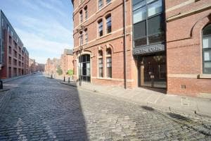 Spacious 2 bedroom Leeds City Centre apartment Image 2
