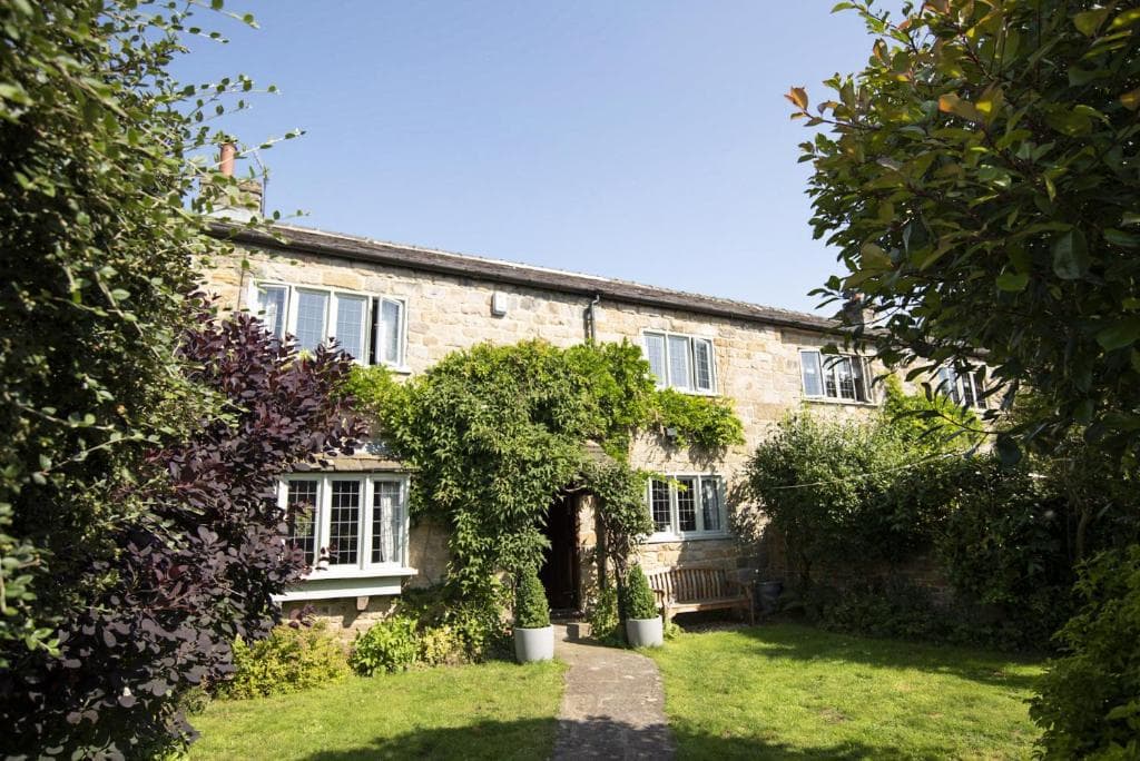 Bumble Bee Cottage - Luxury Countryside Cottage Image 1