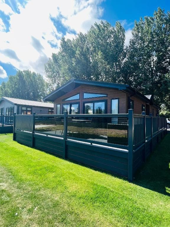 Laburnum Lodge with Hot Tub Image 1