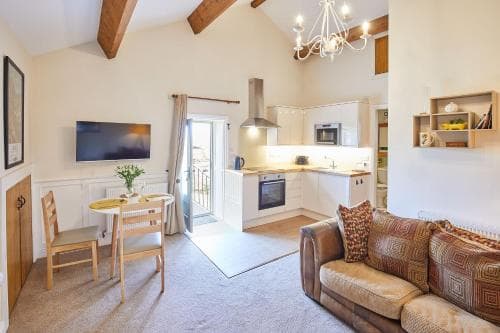 Host & Stay - The Hayloft Image 3