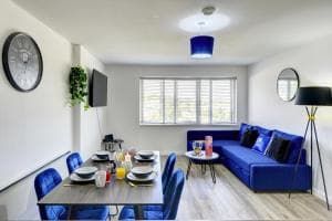 Spacious - PENTHOUSE 2 Bed Apartment with secure allocated parking Image 2