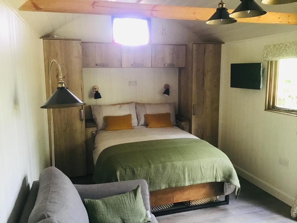 The Hut in the Orchard @ Yorecroft Image 1