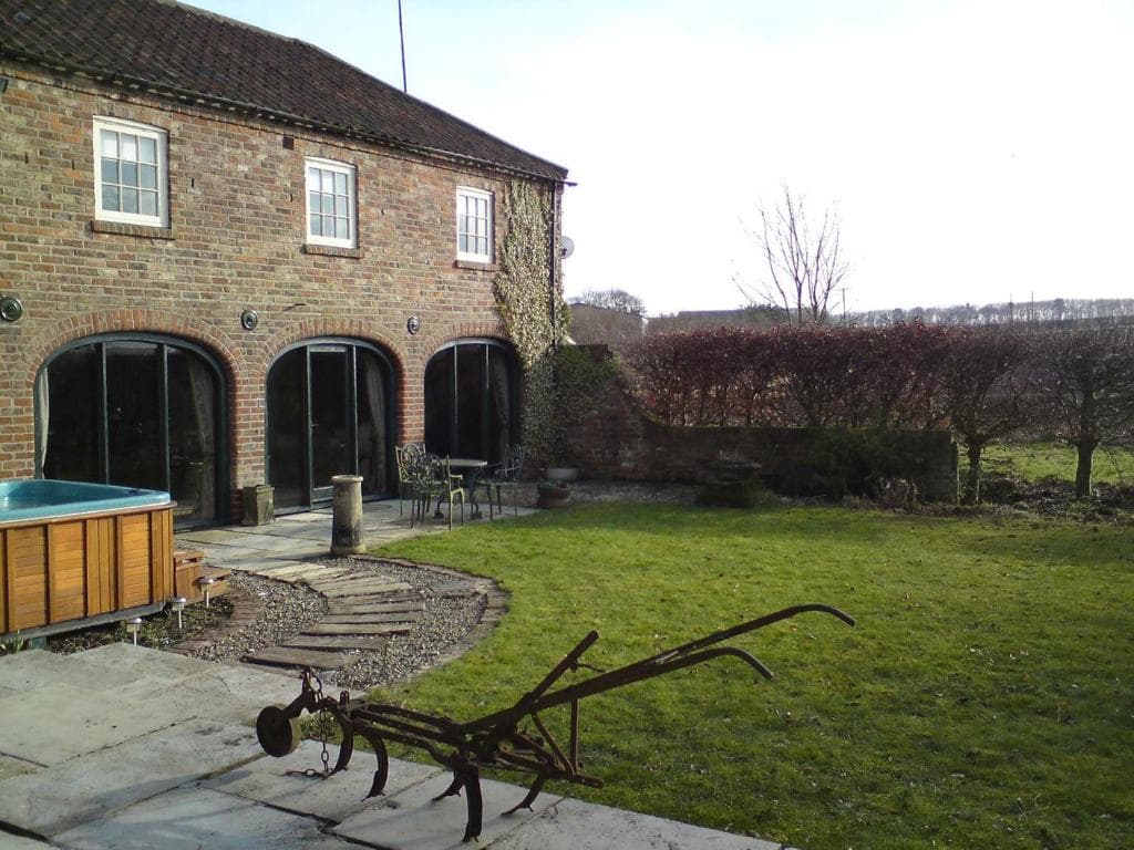 Spring Farm Barn Image 2