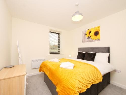 Modern & Spacious 2 Bedroom Apartment Image 3