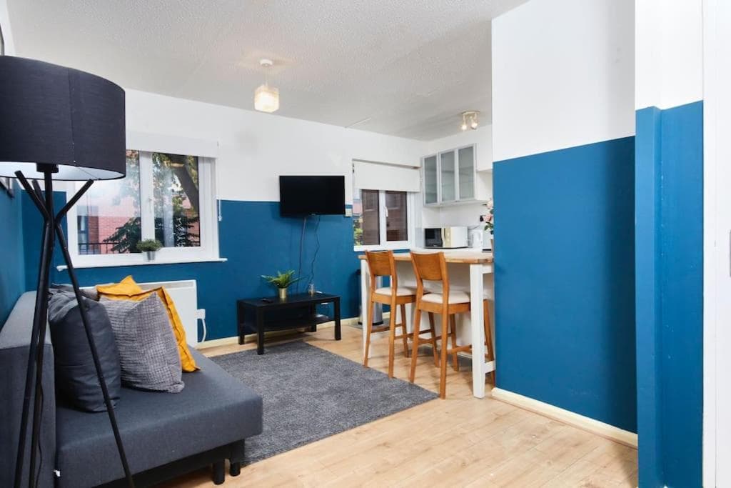 Lovely Flat in City Centre Leeds with free parking Image 1