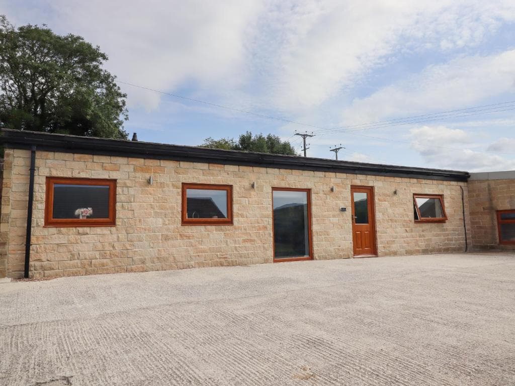 Low Cottage Image 1