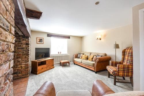 Dovecote Farm House Image 1