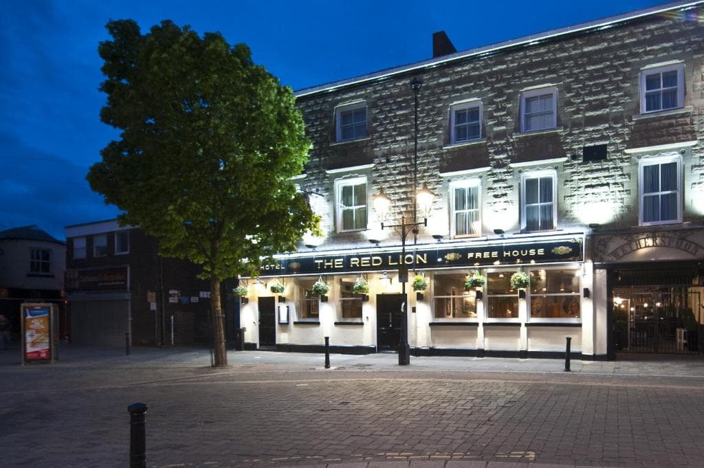 The Red Lion Wetherspoon Image 1