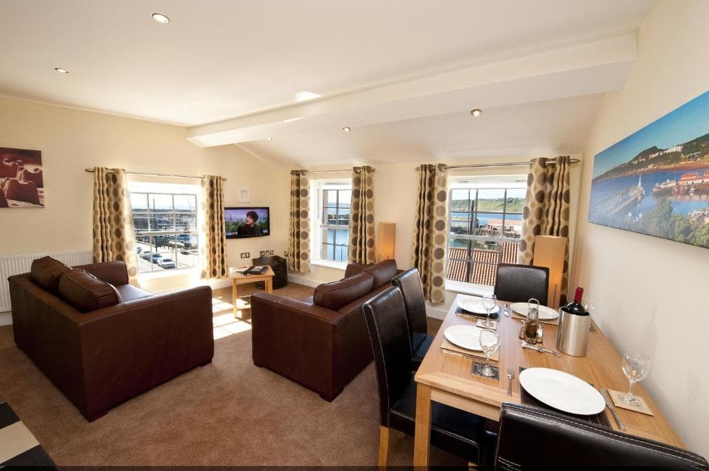 Harbourside Apartments with Private Parking Image 2