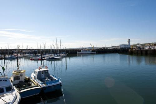 Harbourside Apartments with Private Parking Image 1