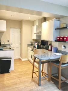 Valley Mount House & Apartment Image 2