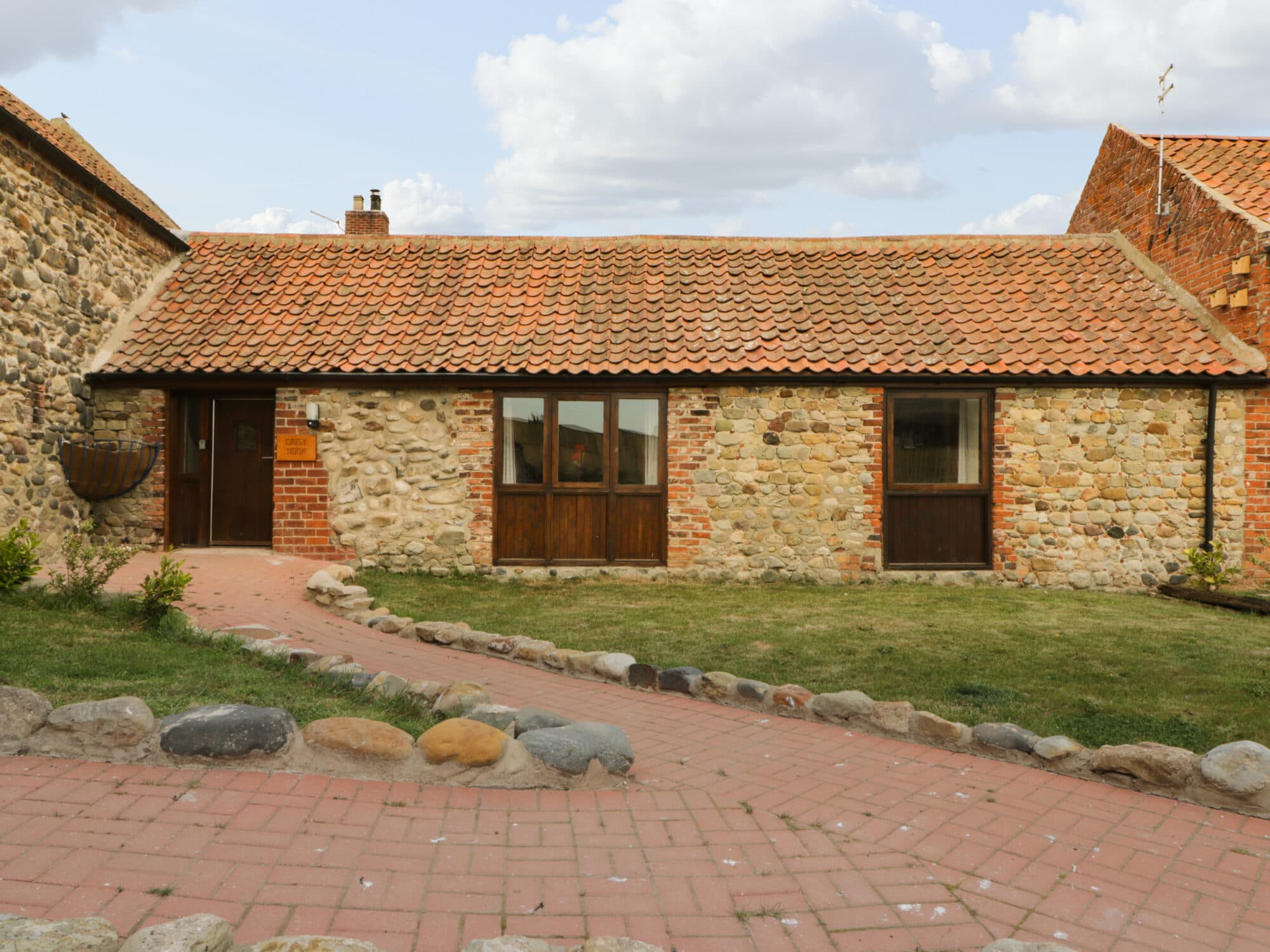 Daisy Nook Image 5