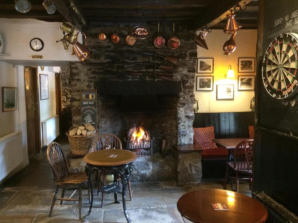 Fox and hounds starbotton Image 4