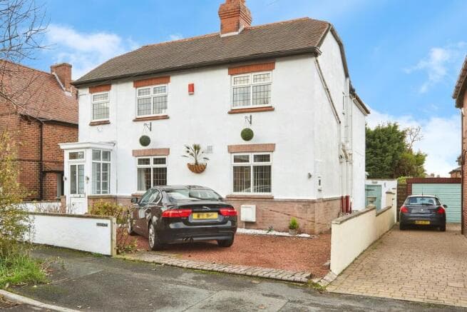 5 bed Detached for sale in pudsey