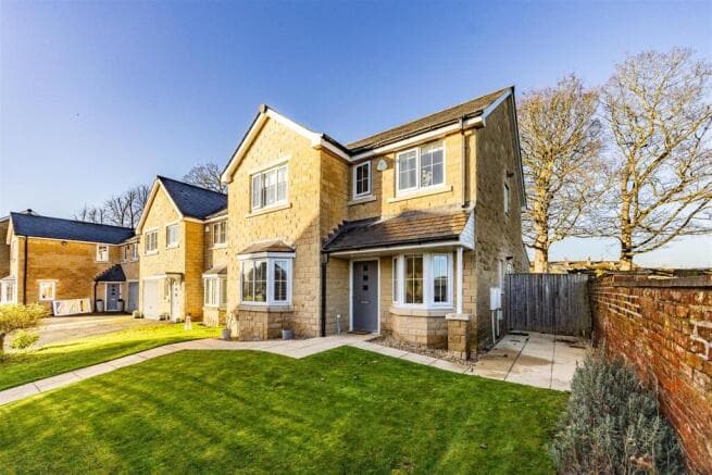 4 bed Detached for sale in brighouse