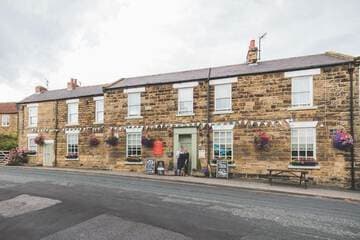 Accommodation at The Oak Wheel Pub in burniston