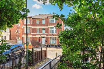 Accommodation at City Centre Guest House - Gloucester Park in gloucestershire airport