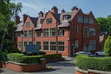 Accommodation at Broadfield Park Hotel in walsden railway station